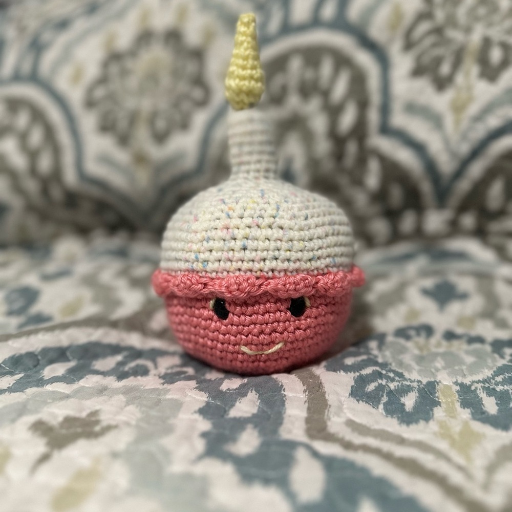 Crochet Cupcake Plush Toy - Picture 4 of 4